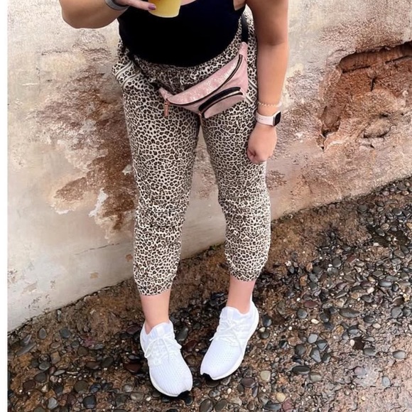 Storia cheetah joggers - size Medium - Picture 4 of 4